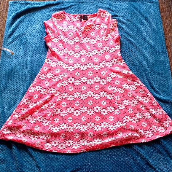 Dresses & Skirts - New Directions Pink and White Floral Dress